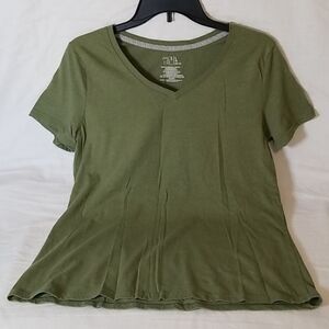 Time and Tru Camo Green Short Sleeve‎ V-Neck Tee Size L